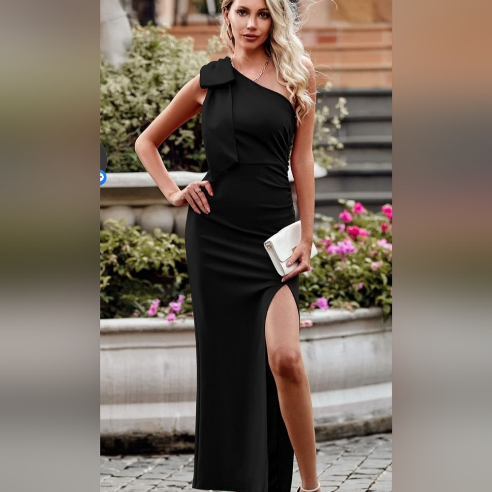 Zesica One Shoulder Evening Gown NWT Size Large
